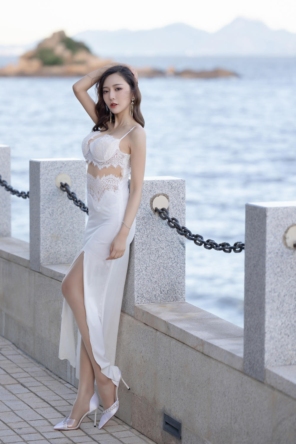 王馨瑶yanni 《白色裙子灰色旗袍》原版写真 [87P-302MB