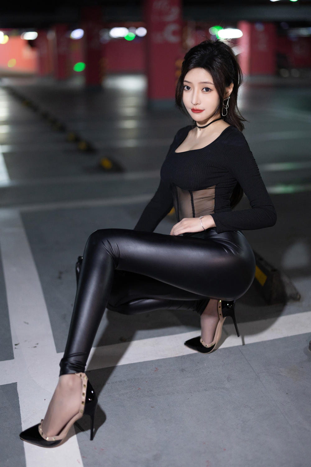 王馨瑶yanni 《黑色皮裤网纱上衣》原版写真 [103P-349MB]